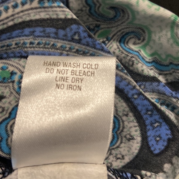 Women’s like new top by Roz & Ali size 1X. - Picture 5 of 8